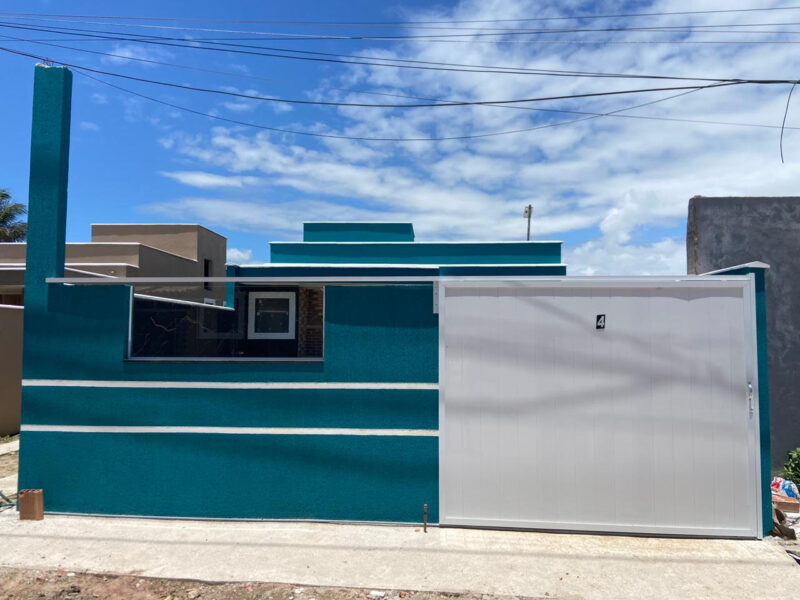 Casa com piscina, pronta entrega