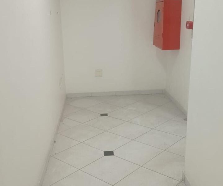 Prédio comercial com 3 salas