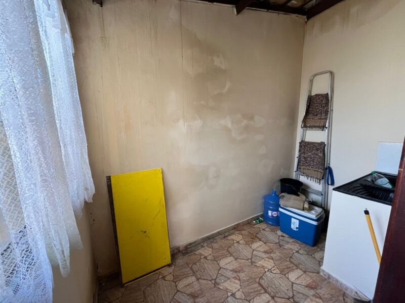 Casa c/ 2 Quartos - Localização Verão vermelho