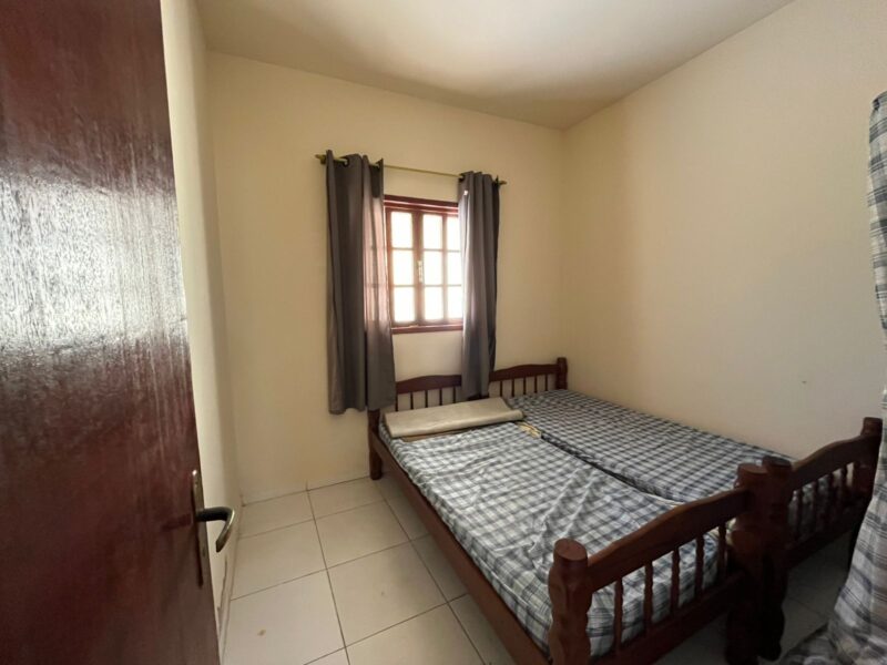 Casa c/ 2 Quartos - Localização Verão vermelho