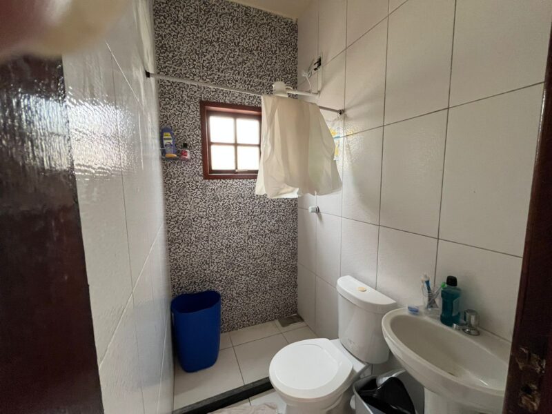 Casa c/ 2 Quartos - Localização Verão vermelho